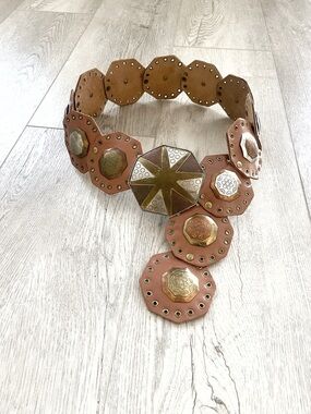 Vintage-Inspired Brown Leather Statement Waist Belt with Brass Accents